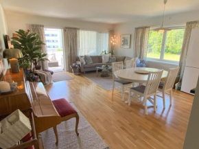 Spacious 3 Bedroom next to Thon Hotel, Storsenter Shopping, and 15 minutes to Oslo